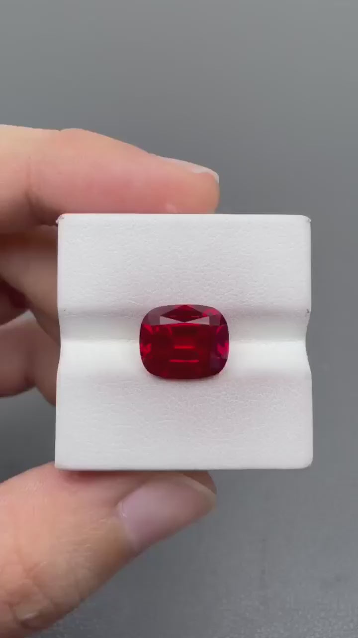 RUCU009 · Pigeon Blood Ruby video · 9*11 mm · 5.84 ct