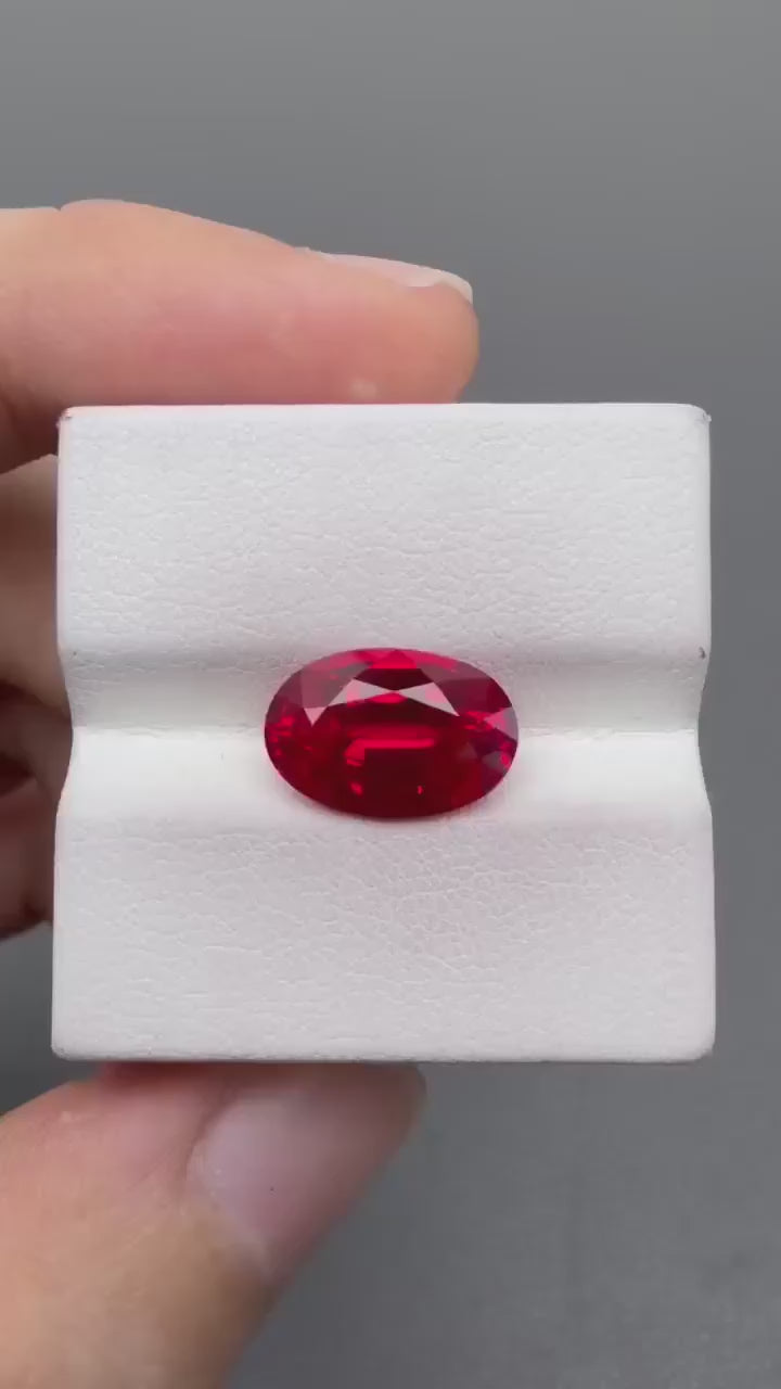 RUOV007 · Pigeon Blood Ruby video · 8*12 mm · 4.89 ct