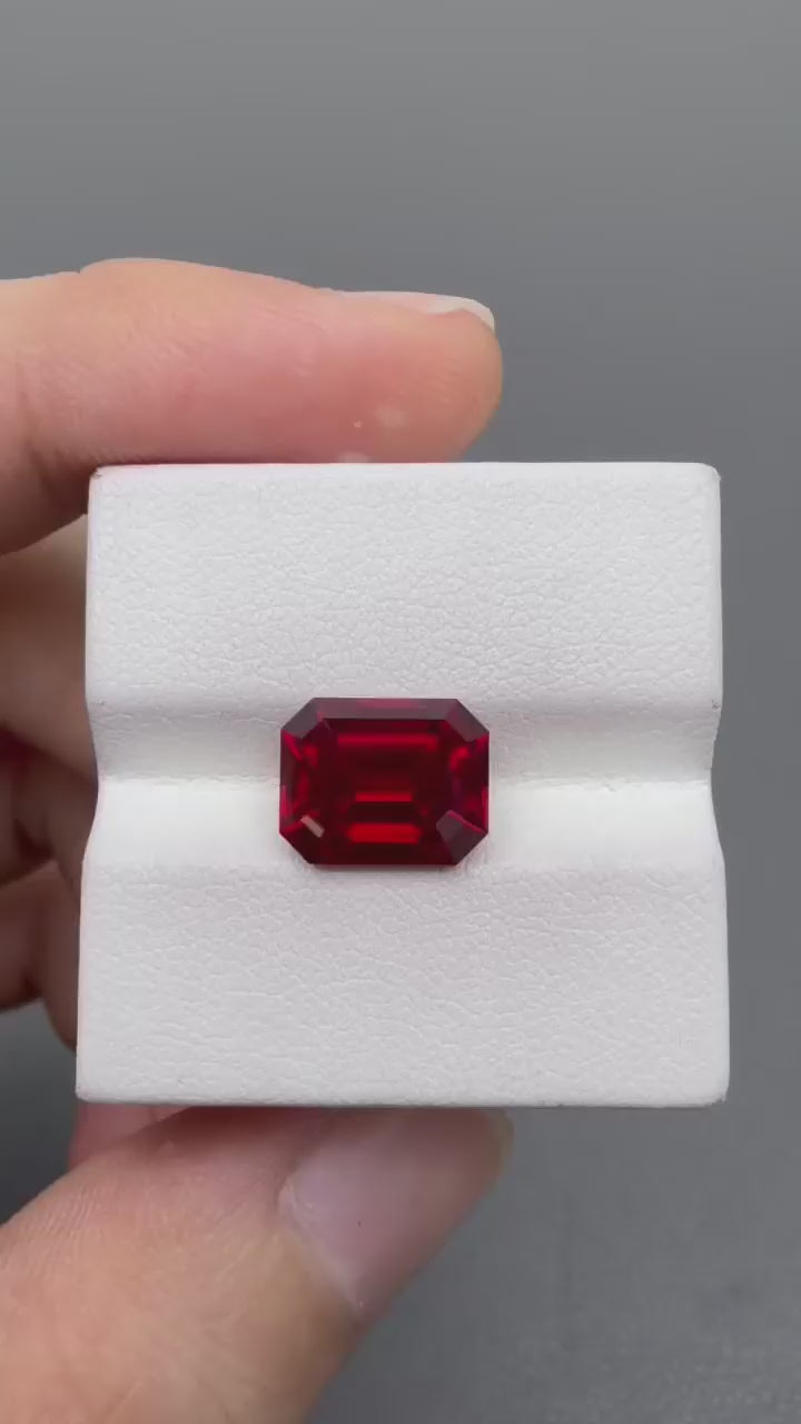 RUEM002 · Pigeon Blood Ruby video · 7*9.5 mm · 3.9 ct