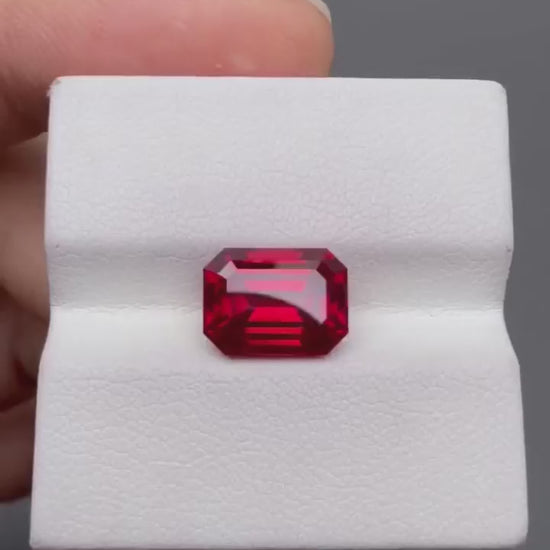 RUEM003 · Pigeon Blood Ruby video · 8*10 mm · 4.94 ct